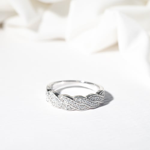 Eheringe aus Eternity-Ring mit Lab Grown Diamanten und einem breiten Komfort-Ring Kalpini