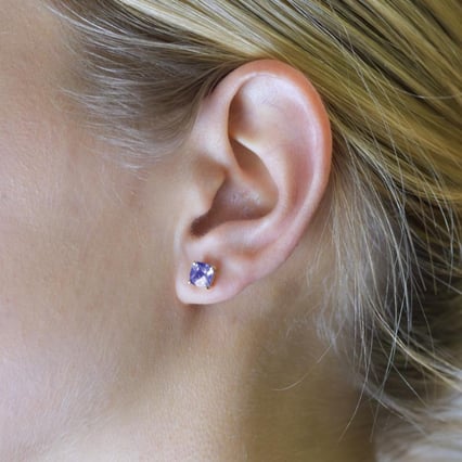 Goldene Ohrringe mit Tansaniten Chavonah