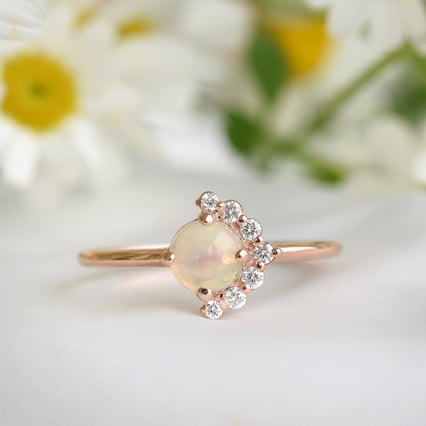Goldener Ring mit Opal und Diamanten Ammiel