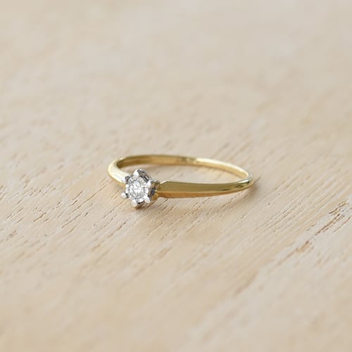 Goldener Solitärring mit Diamant Nuria