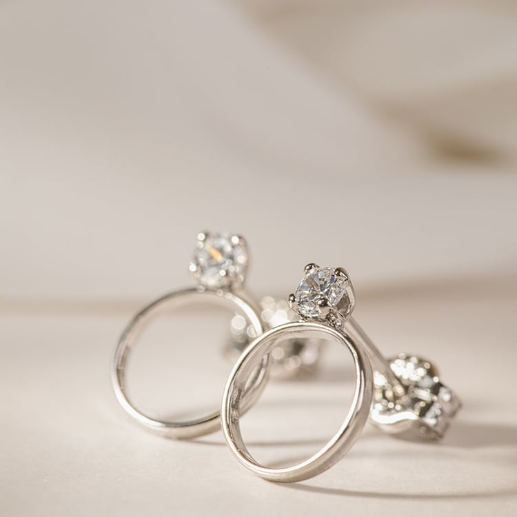 Goldene minimalistische Ohrringe mit Zirkonia Milla 119826