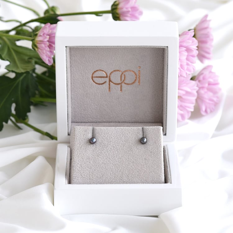 Minimalistische Ohrringe mit schwarzen Perlen Lyam 83232