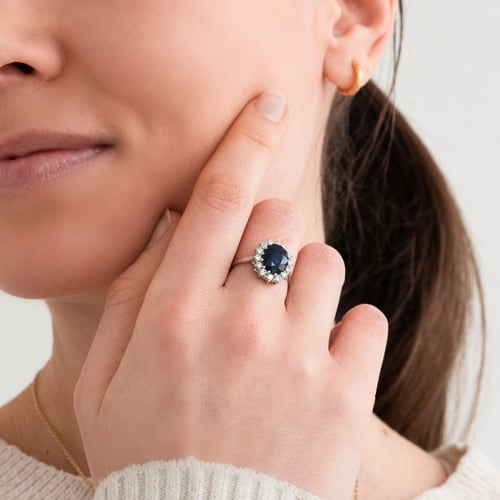 Eleganter Halo Verlobungsring mit Saphir und Diamanten Chrys