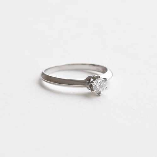 Klassischer Verlobungsring mit Diamant Tila