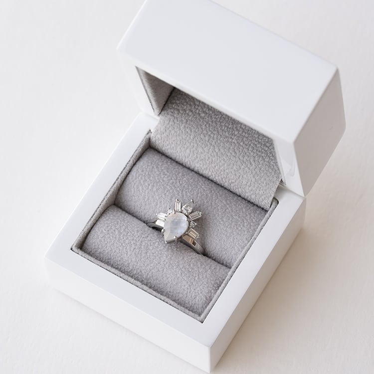 Verlobungsring mit Mondstein und Moissaniten Alwin 74643