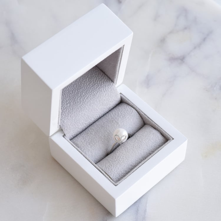 Goldener Ring mit Perle und Diamanten-Blättern Gemma 86753