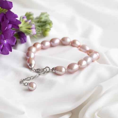 Armband mit lavendelfarbenen Perlen Biel