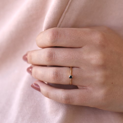 Verlobungsring mit schwarzem Diamanten Sevati