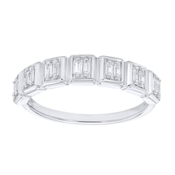 Half-Eternity-Ring aus Gold mit Lab Grown Baguette-Diamanten Faheem