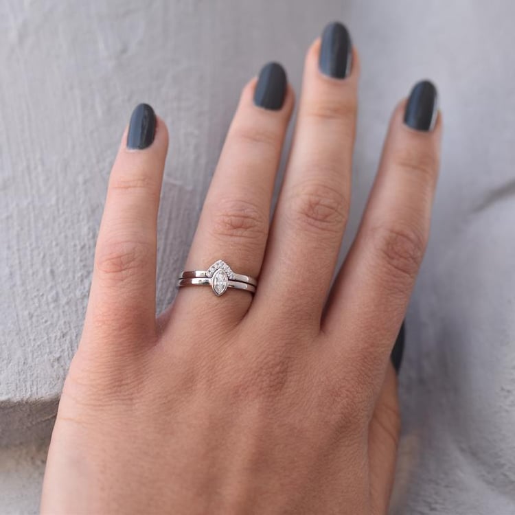 Goldenes Set mit zertifiziertem Diamant im Marquiseschliff Eliwa 35961