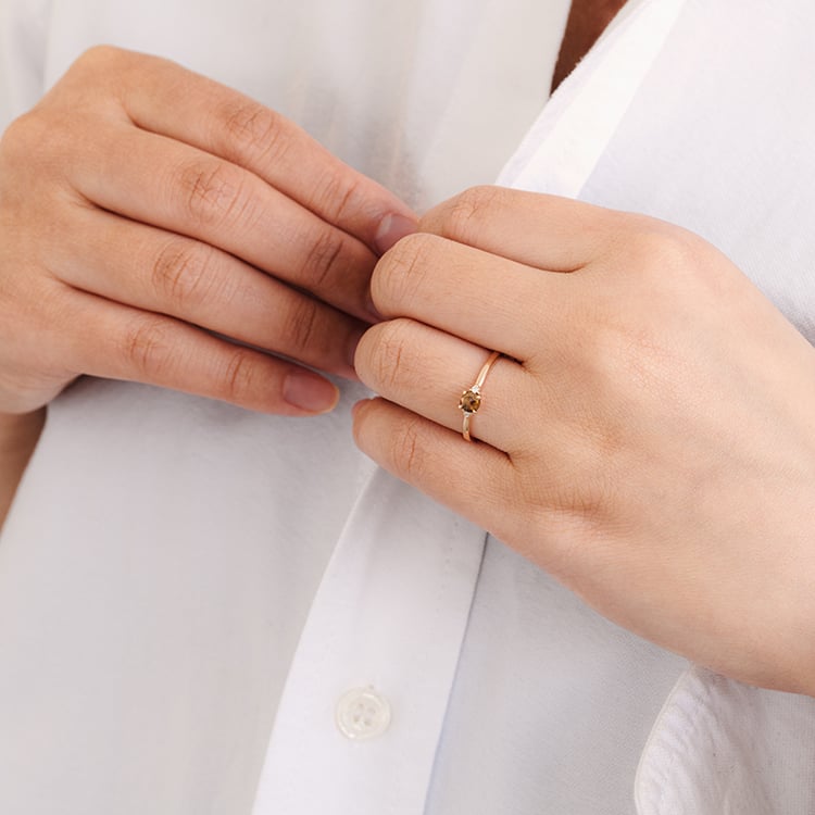 Verlobungsring mit einem braunen Salt and Pepper Diamanten Hye 121873