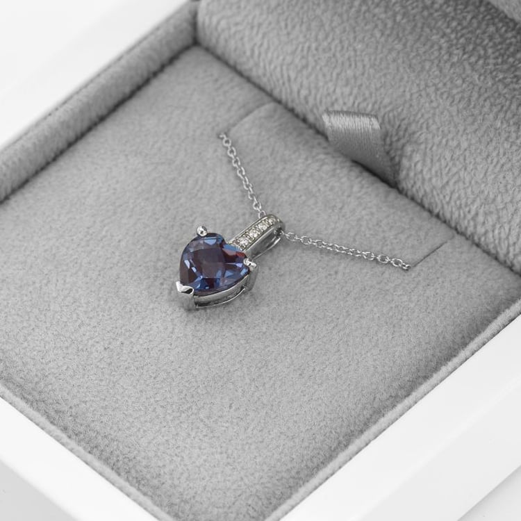 Goldene Halskette mit Alexandrit 47260