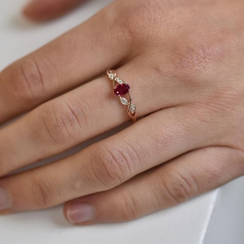 Goldener Rubinring mit Diamanten Ada