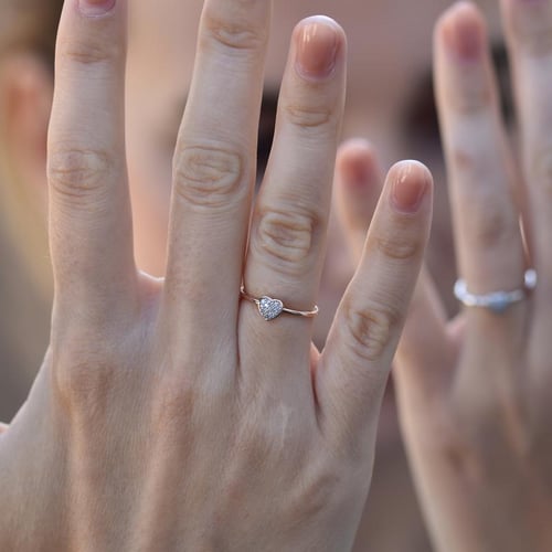 Silberner Ring mit einem Herzen voller Lab Grown Diamanten Ubline