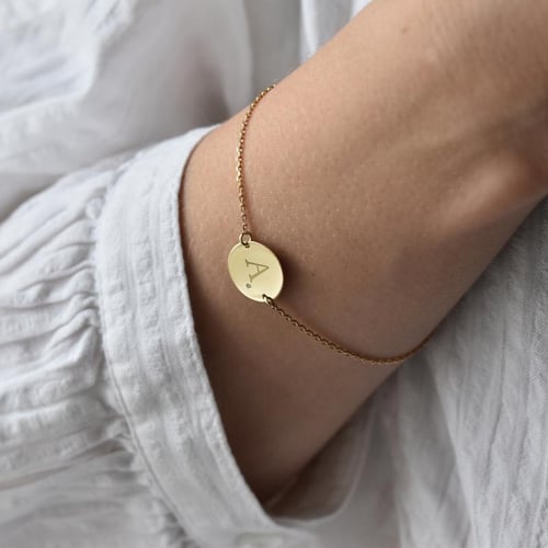 Goldarmband mit Diamanten und Gravur eines Buchstabens Dian