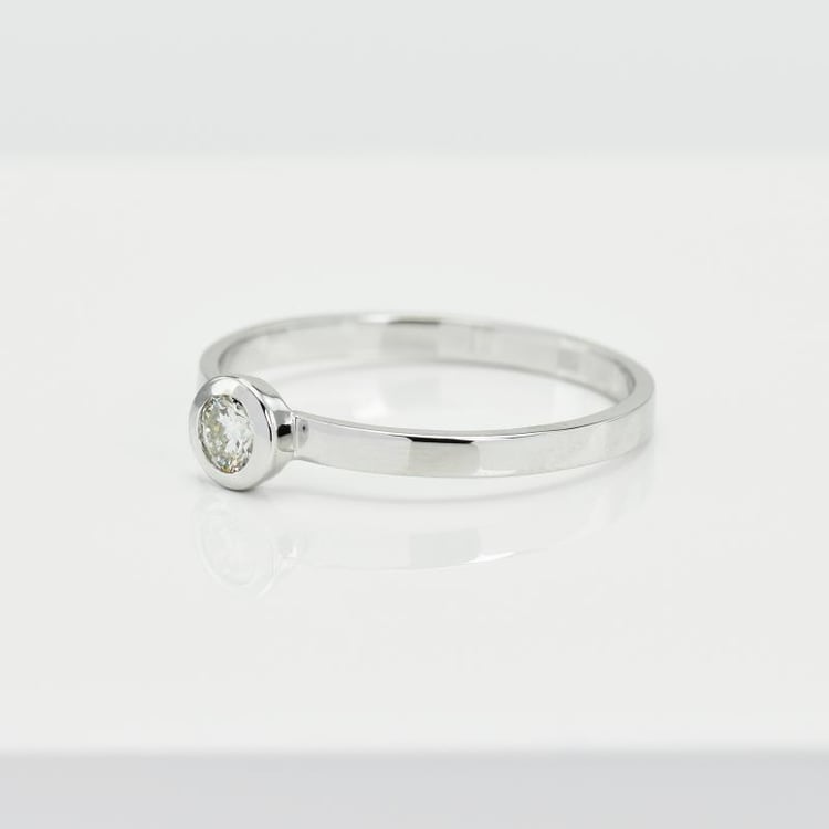 Ring mit Diamanten aus Gold 15570