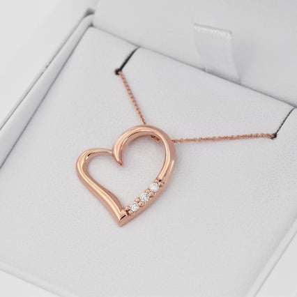 Goldener Anhänger in Herzform mit Moissaniten Tanish