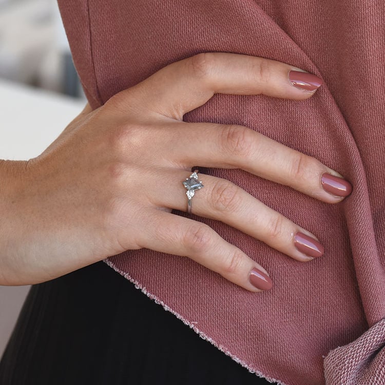 Unikater Ring mit Salt and Pepper Diamant Rogue 67498