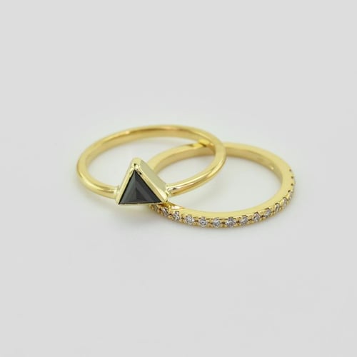 Set mit Eternity-Ring und schwarzem Trillion-Diamantring Begona