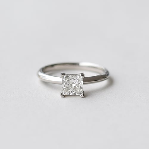 Verlobungsring mit Princess Diamanten Nangai
