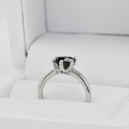 Mystischer Verlobungsring mit schwarzem Diamant 1ct Mukti