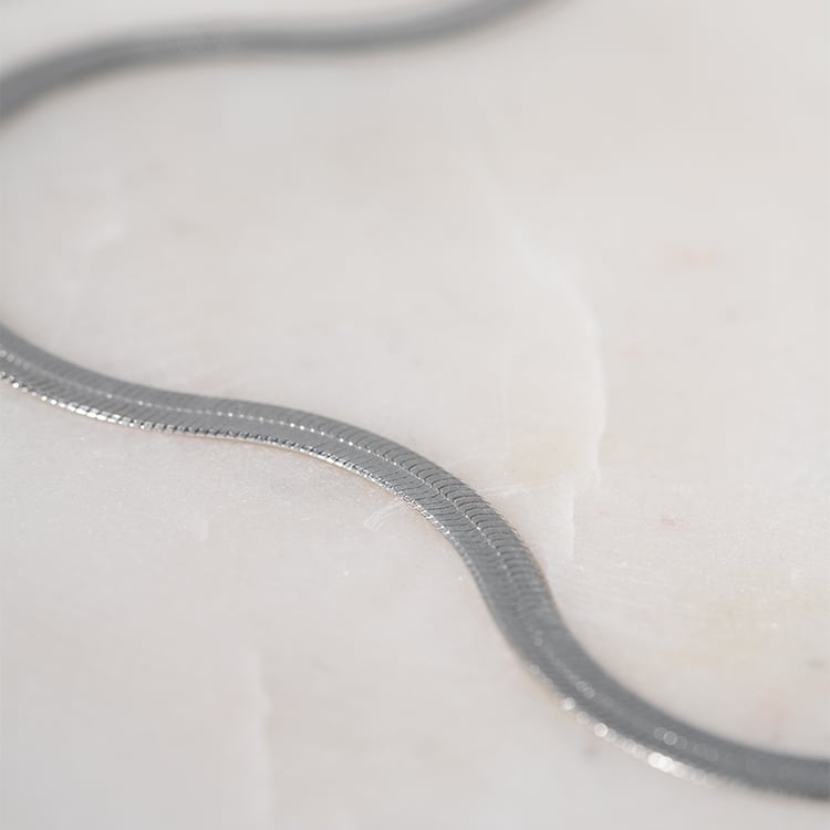 Flache silberne Kette im Fischgrätenmuster 45 cm 129593