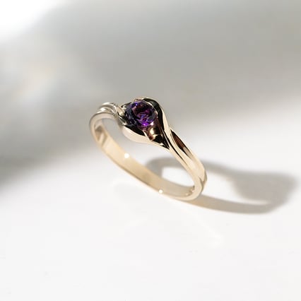 Goldring mit lila Amethyst Aliena