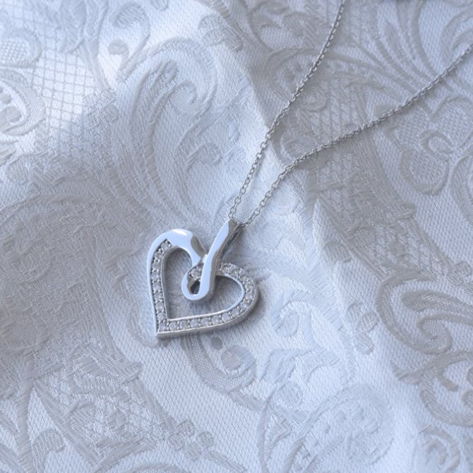 Herz aus Gold mit Diamanten in einer Anhänger Savita 63250