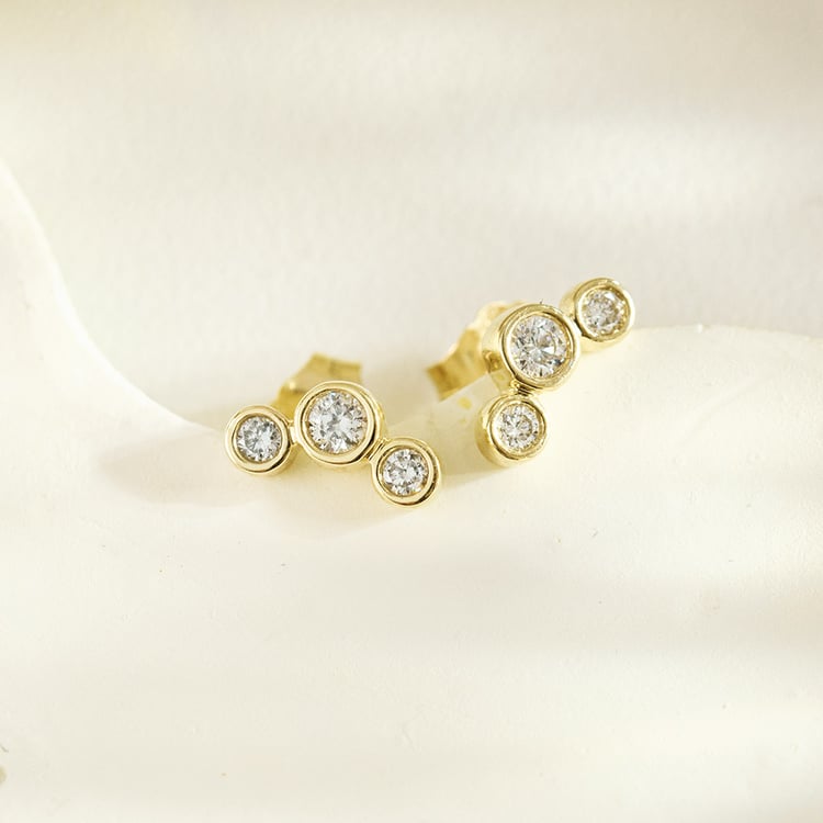 Moderne goldene Ohrringe mit runden Lab Grown Diamanten Ebba 162135