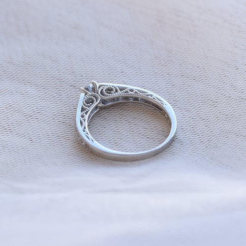 Goldener Vintage Verlobungsring voller Diamanten Keran