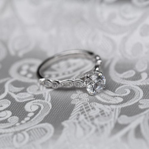 Vintage Verlobungsring mit Diamant Noelani