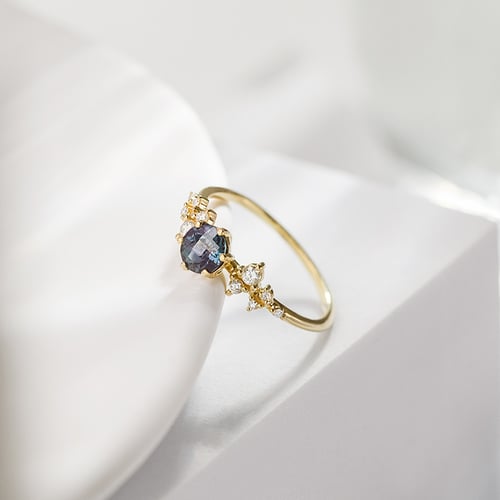 Verlobungsring mit Lab Grown Alexandrit und Diamanten Olha