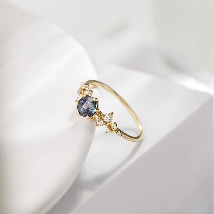 Verlobungsring mit Lab Grown Alexandrit und Diamanten Olha 152978