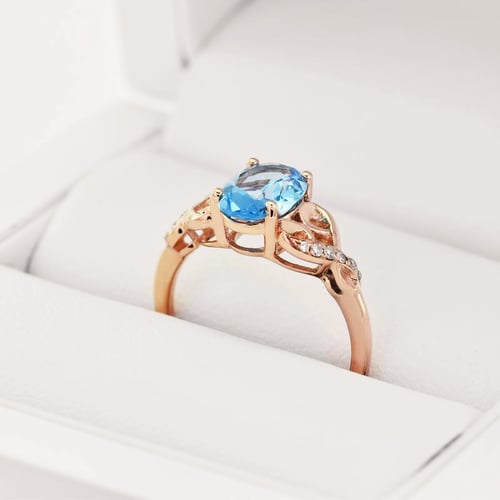 Goldring mit Blautopas und Diamanten Alanyse
