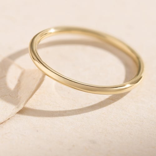 Minimalistische Eheringe aus Gold Alays