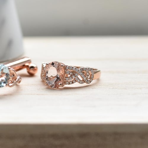 Goldring mit ovalem Morganit und Diamanten Lamah