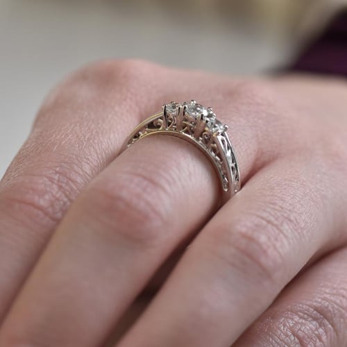 Vintage Verlobungsring mit drei Diamanten Lariah