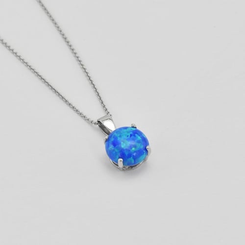 Blauer Opal im goldenen Anhänger Icy
