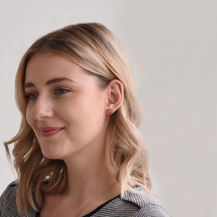 Goldene Ohrringe mit Cabochon-Mondsteinen in Pfirsich Erica 70267