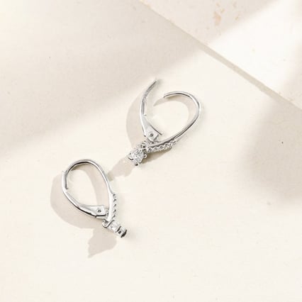 Silberne Hängeohrringe mit 0.1ct natürlichen Diamanten Noor