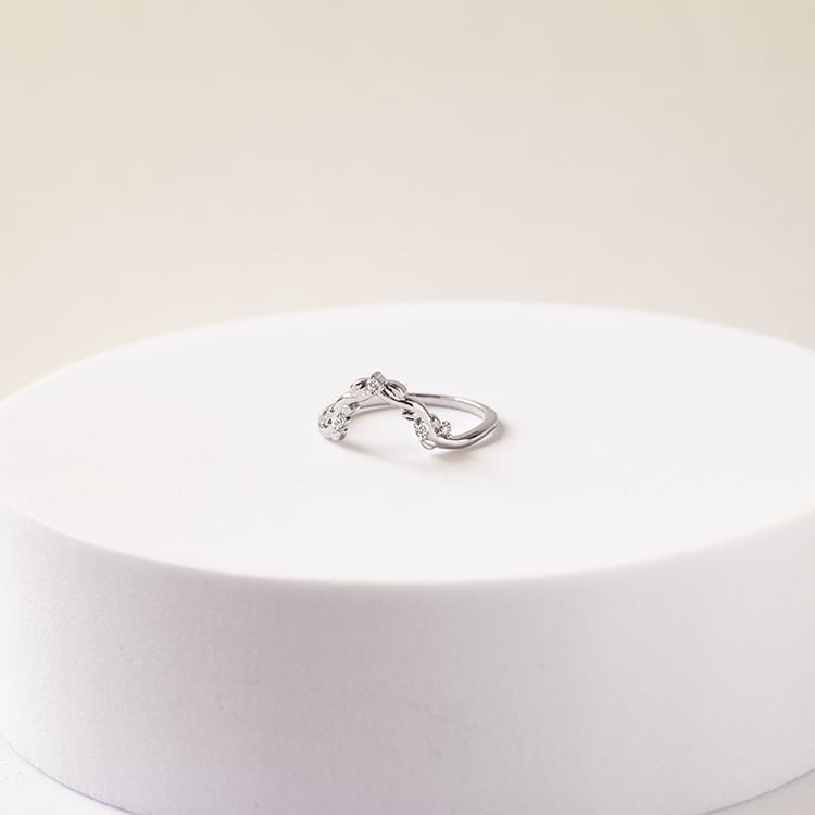 Ring in V-Form mit Blättern und Diamanten Aiden 141395