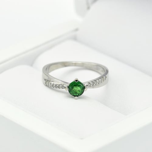 Goldring mit Tsavorit und Diamanten Sewyn