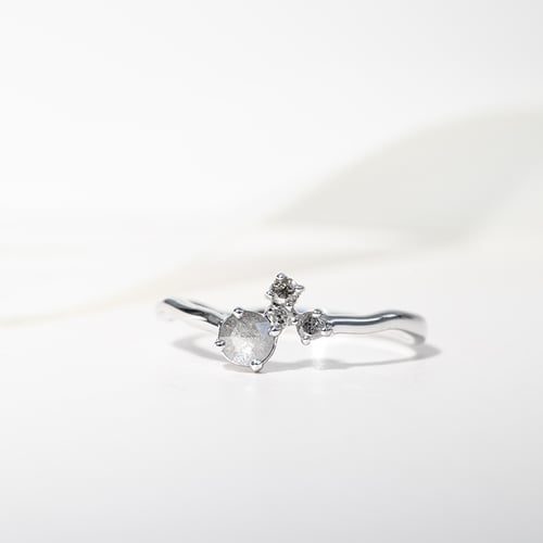 Cluster-Ring mit Salt and Pepper Diamanten Roche