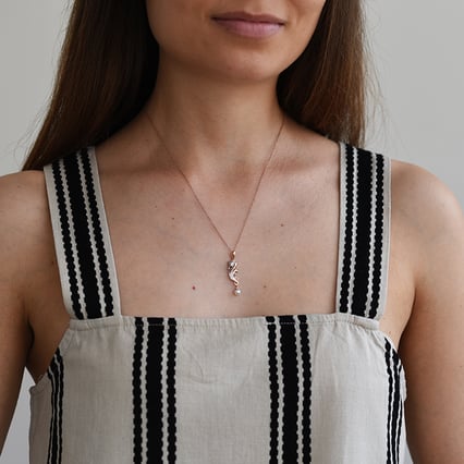 Anhänger mit Seepferdchen und Diamanten Delen