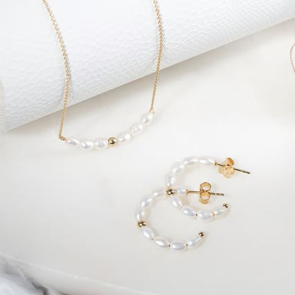 Silbernes Schmuckset mit Perlen Conrad