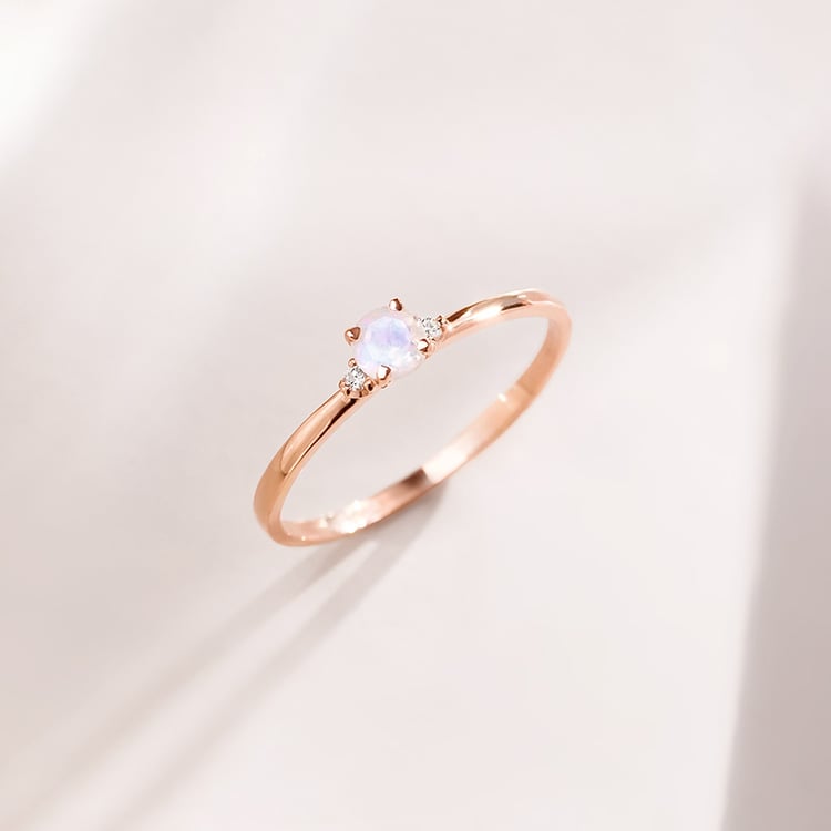 Goldener Verlobungsring mit Mondstein und Diamanten Hye 154456