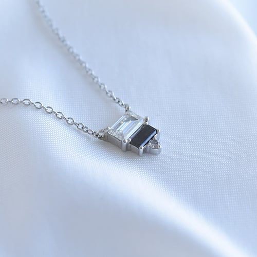 Kette mit Anhänger mit einem Moissanit und Salt and Pepper Diamanten Ivano