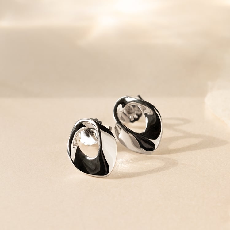 Elegant geformte silberne Ohrringe Shreya 138989