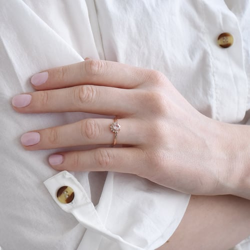 Minimalistischer Ring aus Gold mit Morganit Sonnie
