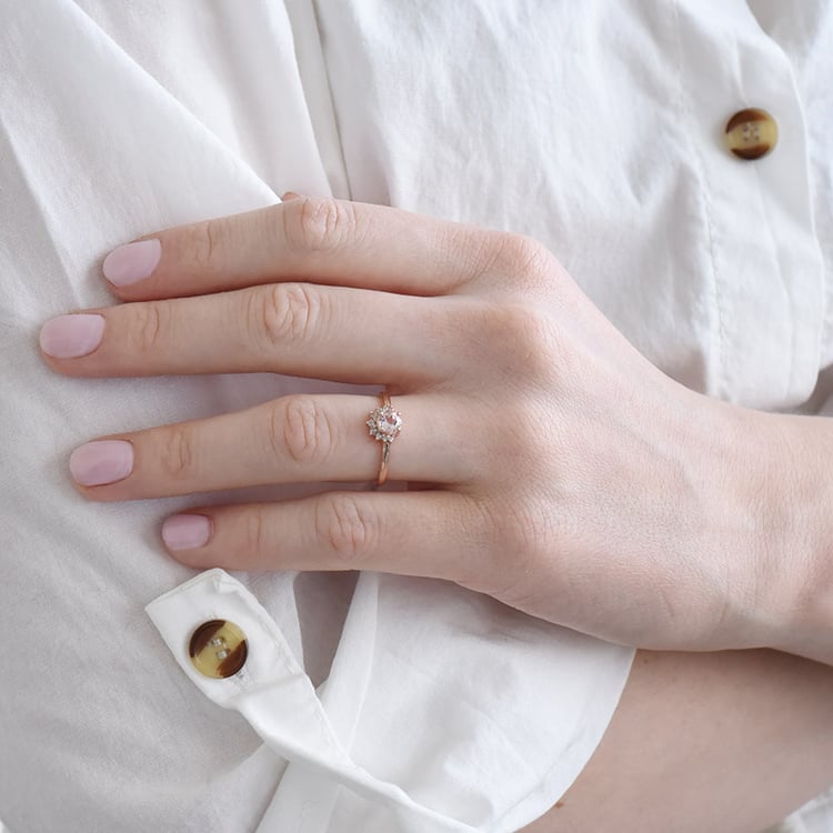 Minimalistischer Ring aus Gold mit Morganit Sonnie 96294